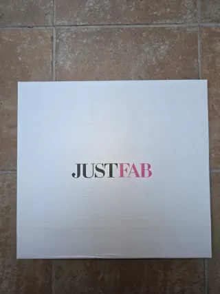 Stivali neri con cinture e fibbie