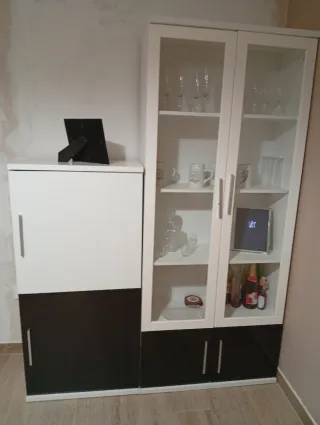 Mueble de salón blanco y negro