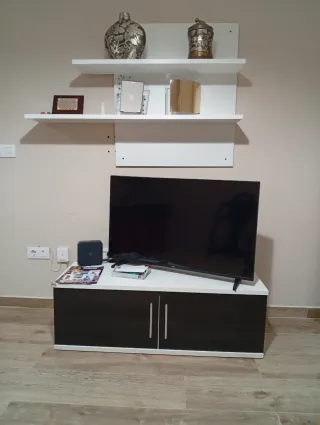 Mueble de salón blanco y negro