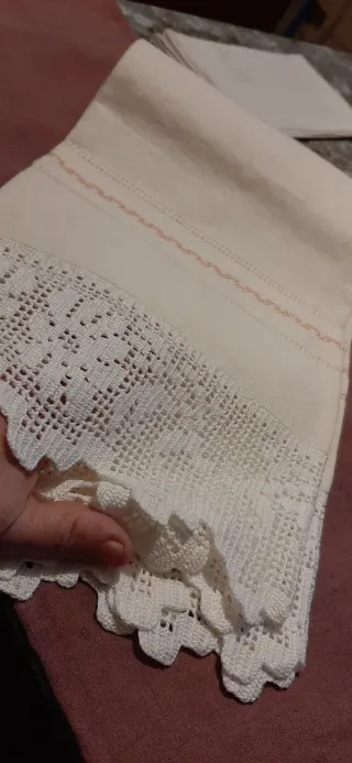 Asciugamano vintage ricamato a mano + uncinetto
