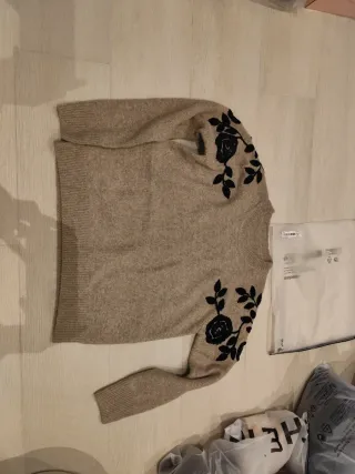 Jersey Shein Flores Negras Talla XS Ancho