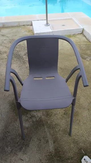 Sillas,tengo 30 und,el precio es por und