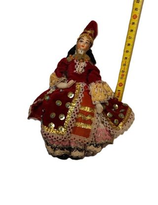 Bambola decorativa vestita