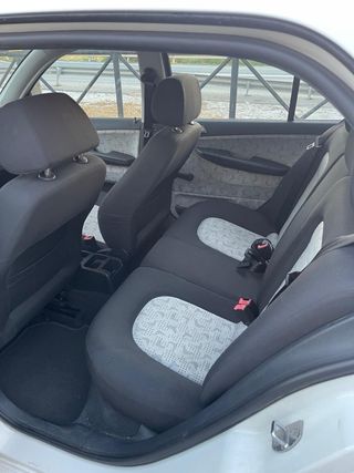 Skoda Fabia Coche Blanco Gasolina 1400 motor mpi