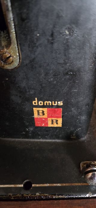 Macchina da cucire Vigorelli con mobile anni '60