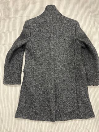 Abrigo gris oscuro hombre