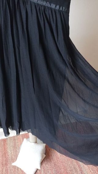 Vestido negro corto sin mangas