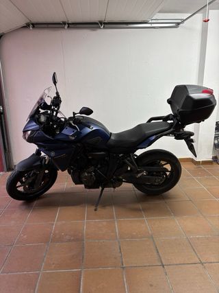Yamaha Tracer 700 con maleta