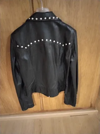 Cazadora Moschino Piel Tachas T.42