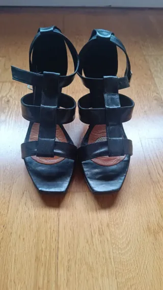 Sandalia tacón negra