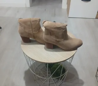 Botines tacón ante mujer beige