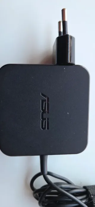 Ordenador portátil 17 pulgadas, cargador y funda