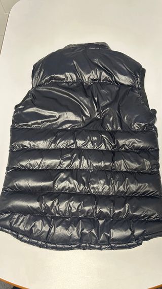 Chaleco acolchado con capucha que se puede quitar