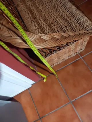 Banco juguetero de mimbre