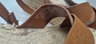 Sandalias de esparto con tiras marrones