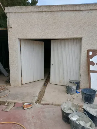 Puerta de garaje abatible