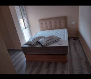 Canapé abatible de madera y tela