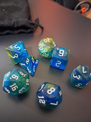 Set di dadi poliedrici blu