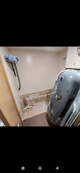 Desescombro de baños.