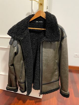 Cazadora aviador verde forrada con borrego negro