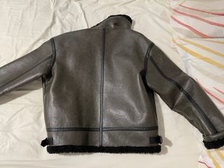 Cazadora aviador verde forrada con borrego negro