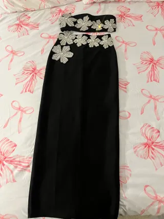 Conjunto top y falda pedrería