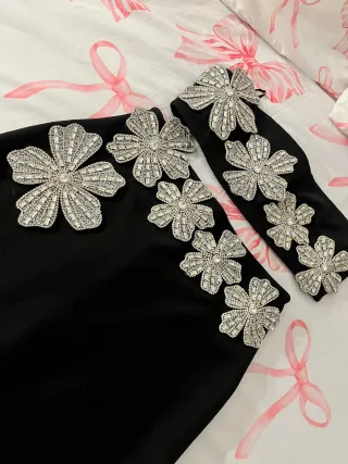 Conjunto top y falda pedrería