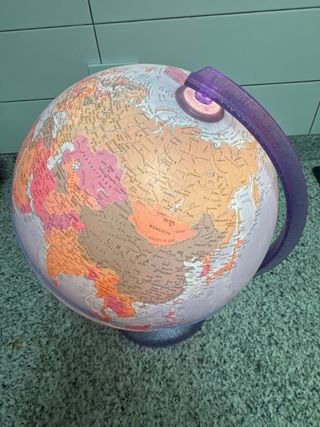Globo terráqueo educativo púrpura
