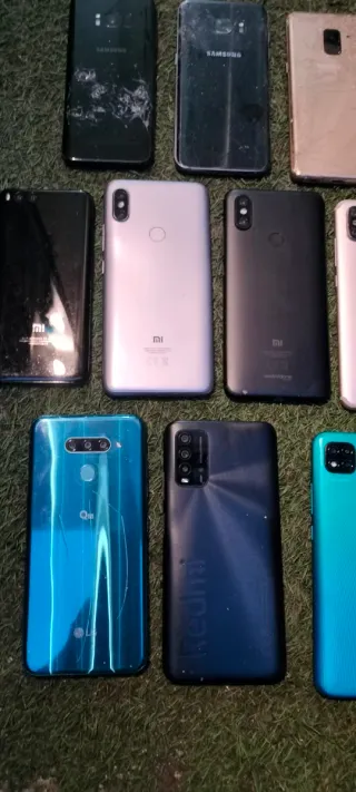 Móviles para piezas o para arreglar...10€ uno...