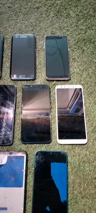 Móviles para piezas o para arreglar...10€ uno...