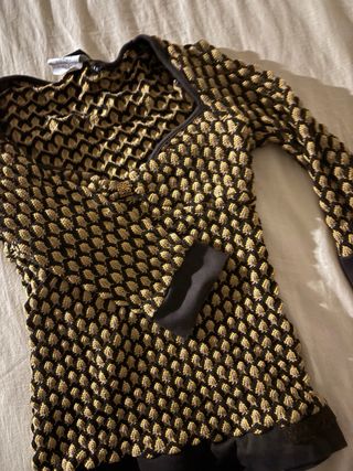 Camisa tejida dorada y negra