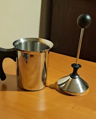 Lattiera per cappuccino in metallo