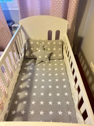 Cuna y cómoda con bañera integrada marca MICUNA