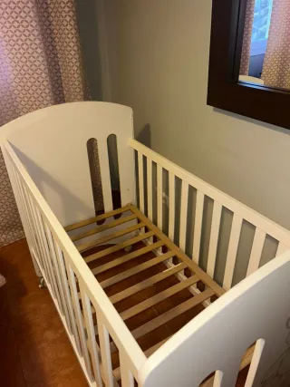 Cuna y cómoda con bañera integrada marca MICUNA