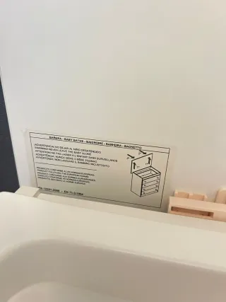 Cuna y cómoda con bañera integrada marca MICUNA