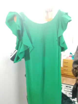 Es ropa nueva de marca de Italia y con sus tacones