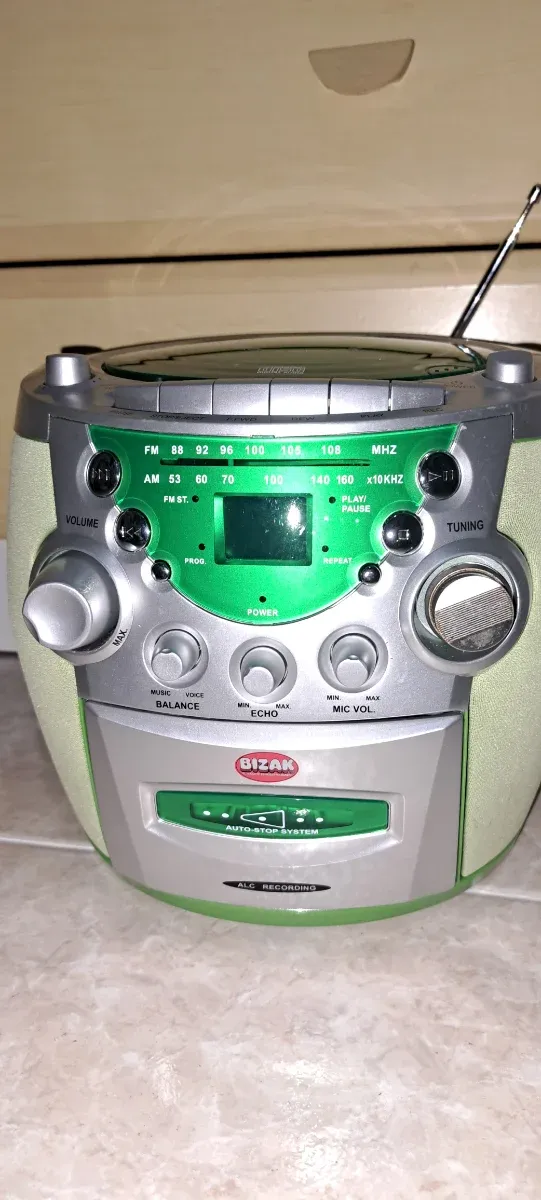 Reproductor cd y casette con karaoke