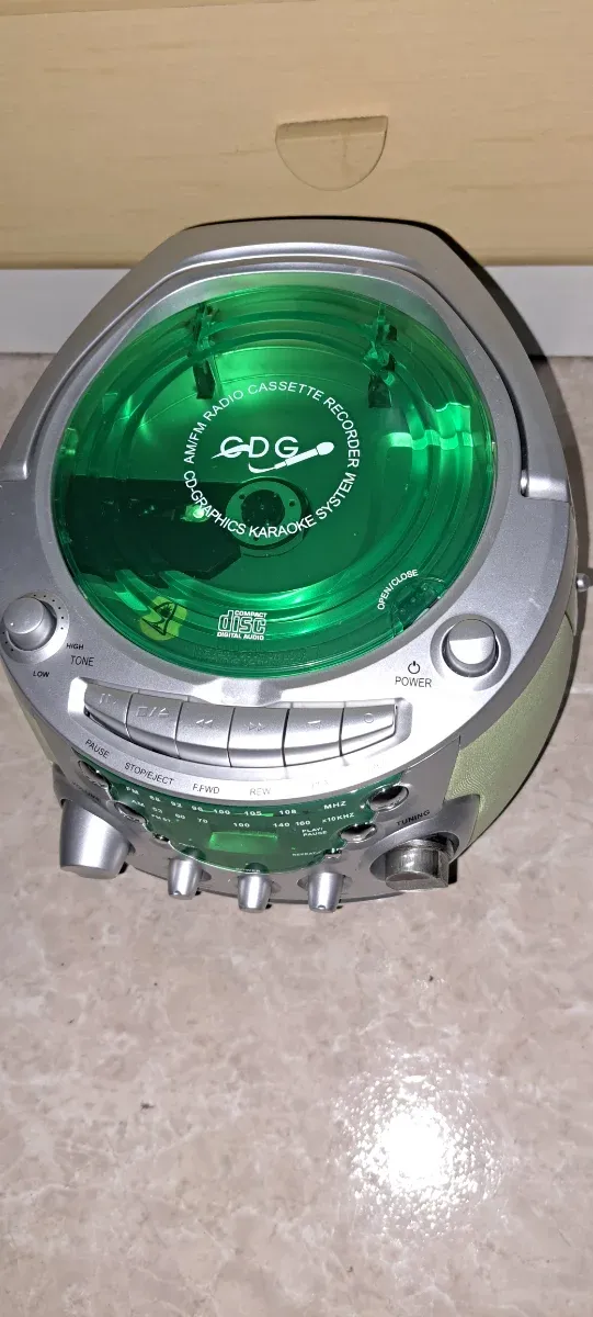 Reproductor cd y casette con karaoke
