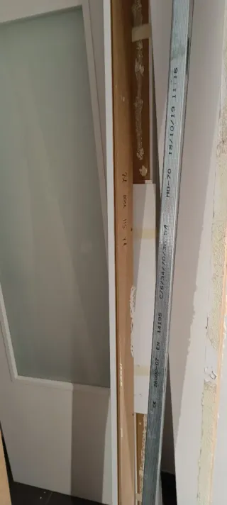 Puerta blanca maciza con cristal 72cm incluye cerc