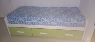 Cama 190x90 con 3 cajones muy amplios.