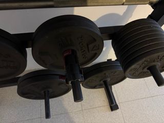 Banco de pesas y discos