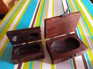 Coppia di bauli in legno e metallo vintage