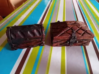 Coppia di bauli in legno e metallo vintage