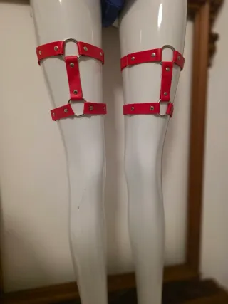 Pettorina harness rosso giarrettiera body gothic