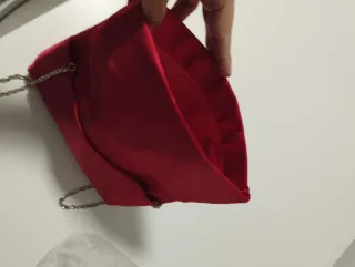 Bolso de fiesta rojo con pedrería