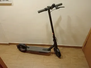 Patinete eléctrico negro