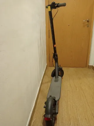 Patinete eléctrico negro