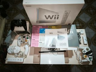 Nintendo Wii blanca en caja + mandos extra
