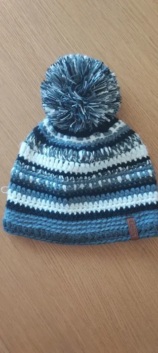 Gorro invierno franjas grises con borla