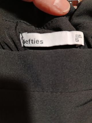 Pantalón negro tiro alto recto